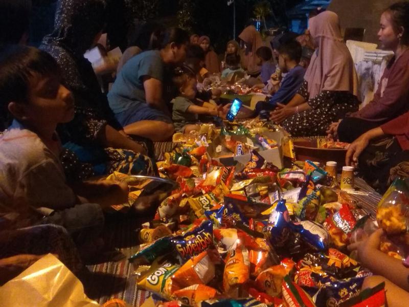 tradisi-barikan-malam-agustusan-desa-padi