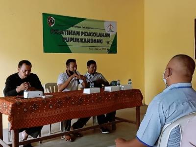 pelatihan-pengolahan-pupuk-kandang-peternak-dan-petani-bersinergi