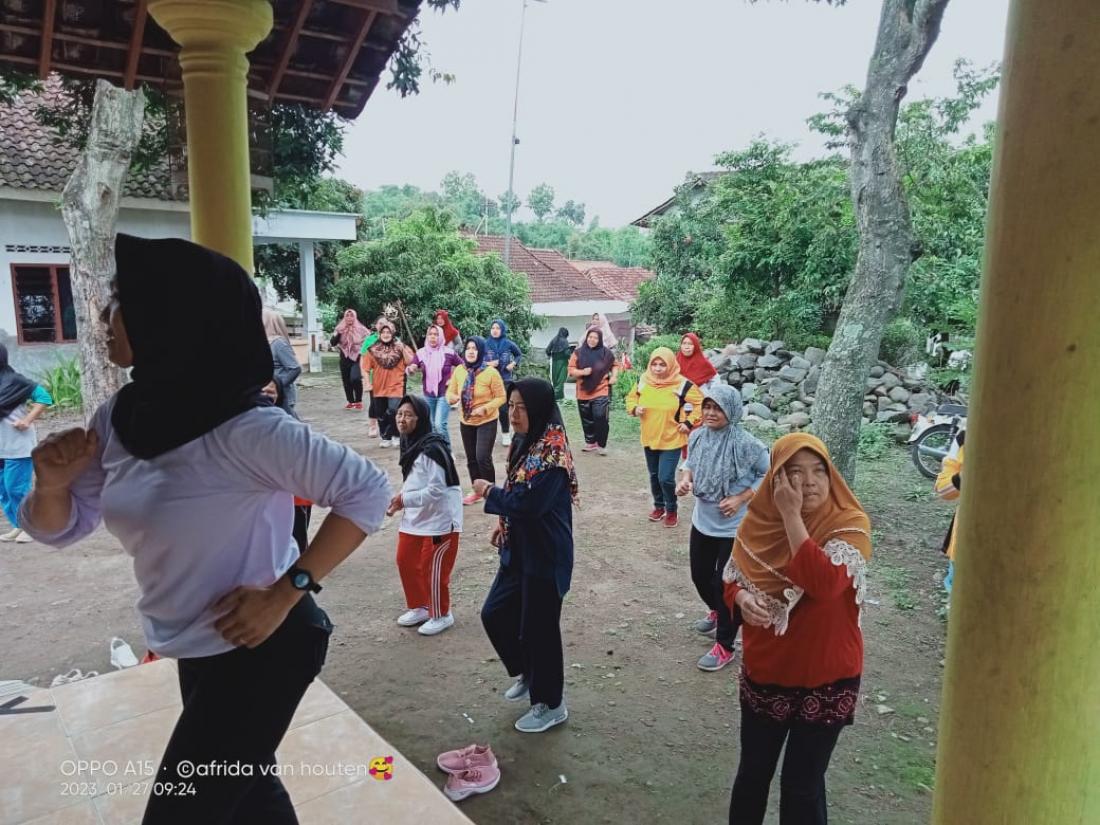 giat-rutin-posyandu-lansia-dan-posbindu-di-dusun-slawe