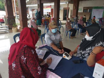 vaksinasi-covid-19-untuk-lansia-desa-padi-kec-gondang