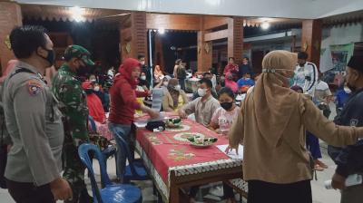 giat-vaksininasi-di-balai-desa-padi-dalam-rangka-percepatan-vaksinasi