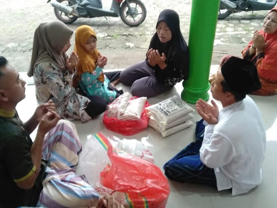 pelaksanaan-zakat-oleh-warga-dusun-padi