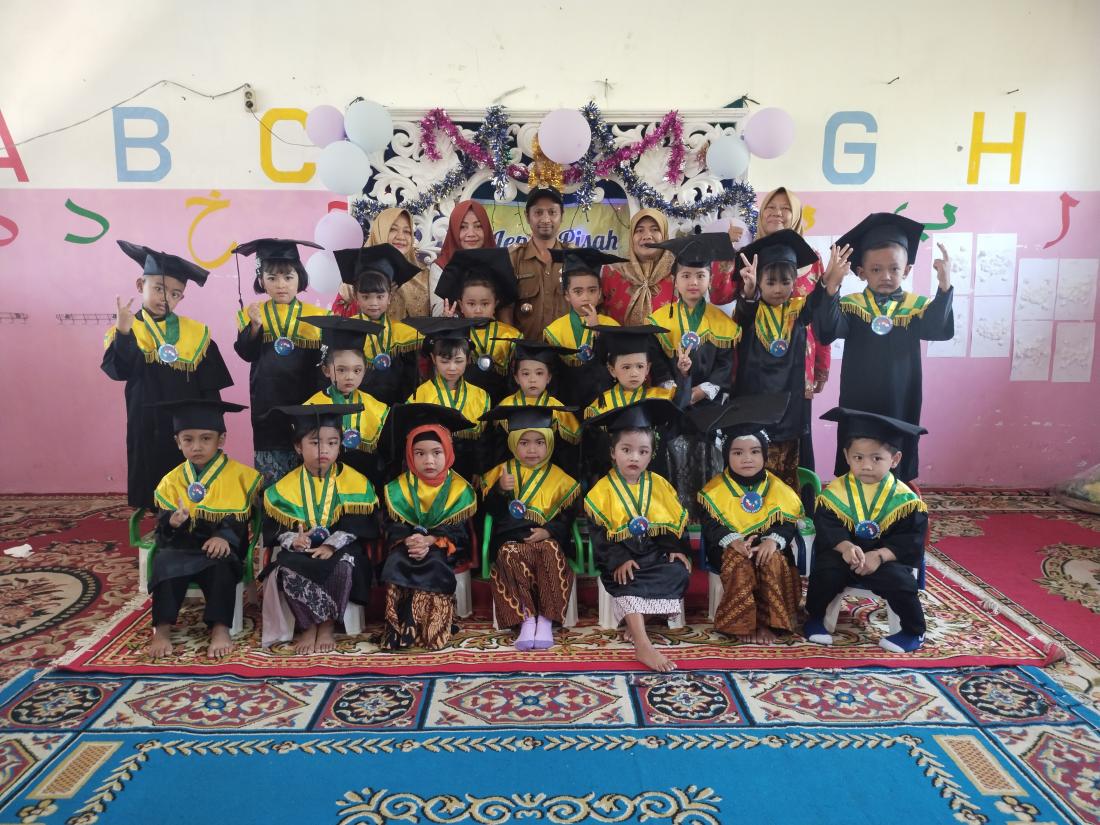pelepasan-siswa-siswi-kelompok-bermain-melati-desa-padi