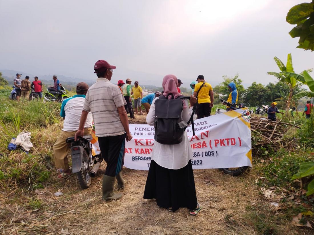 kegiatan-padat-karya-tunai-desa-ta-2023-saluran-irigasi