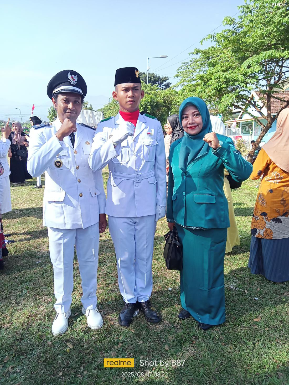 selamat-kepada-salah-satu-putra-terbaik-desa