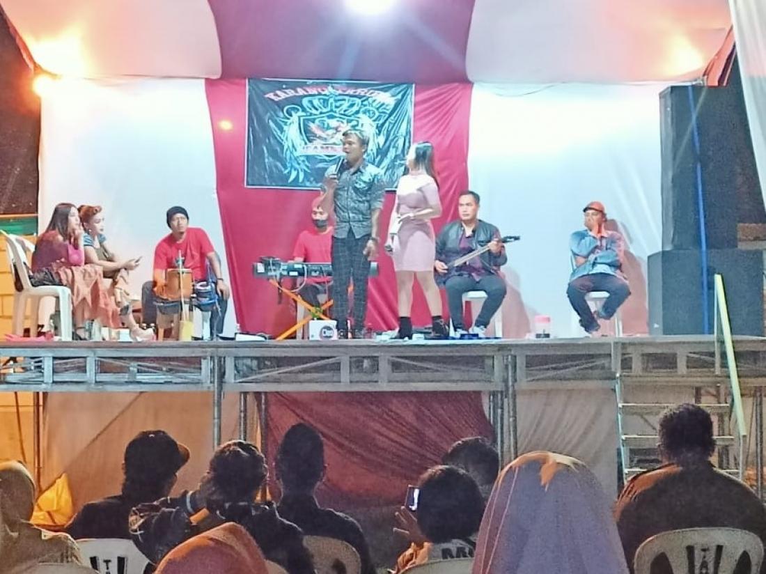kemeriahan-orkes-dangdut-hut-ri-dusun-tameng