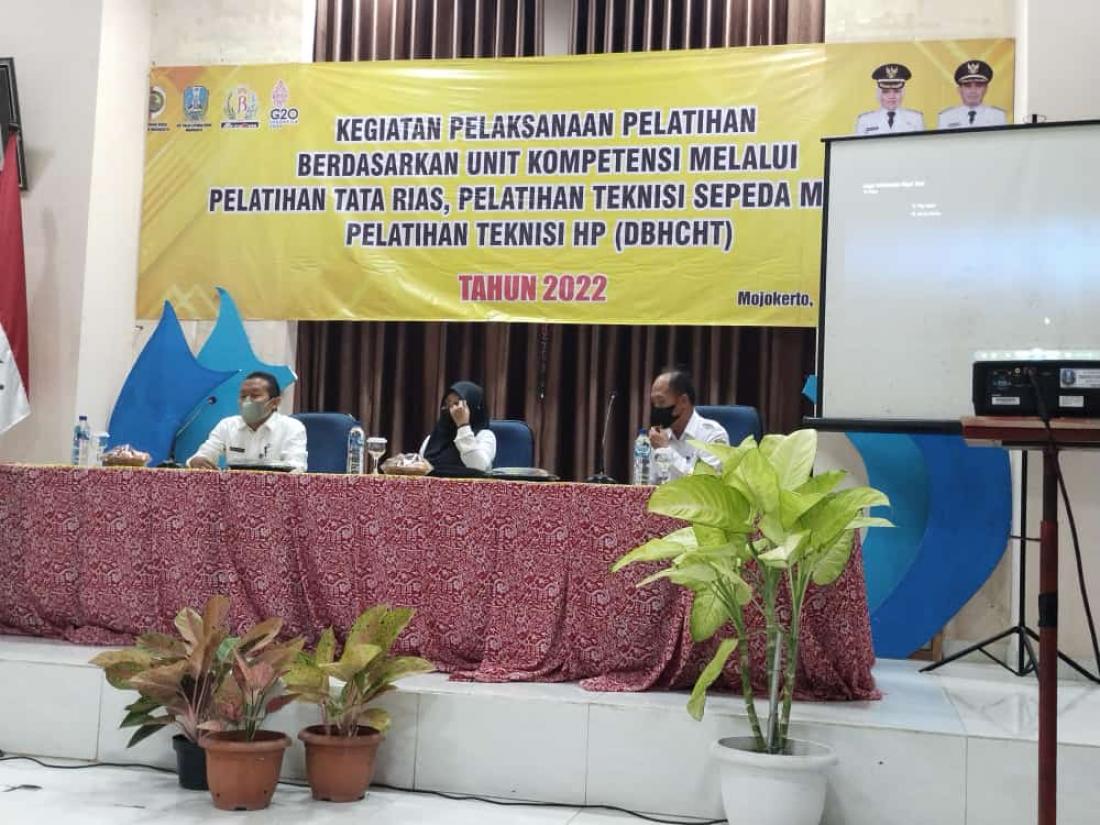 pelaksanaan-pelatihan-berdasarkan-unit-kompetensi-oleh-blk-kab-mojokerto