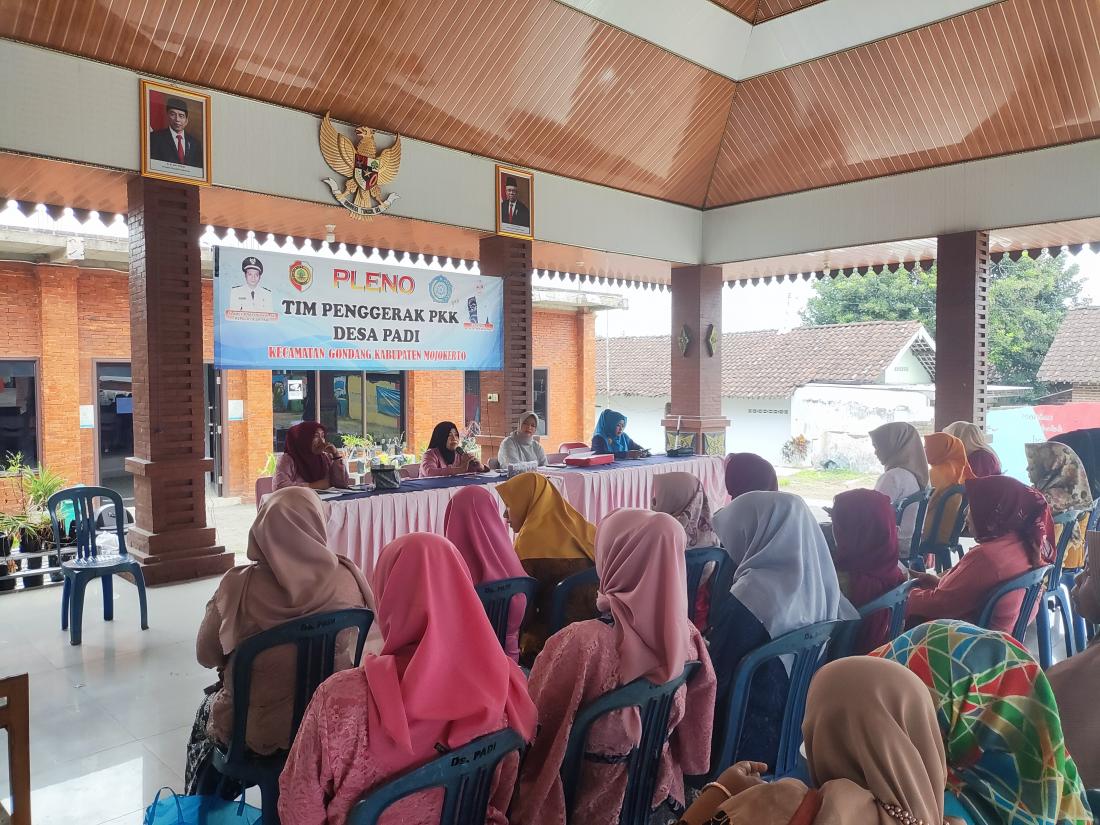 peringatan-hari-ibu-oleh-kader-pkk-dengan-tema-perempuan-berdaya-indonesia-maju