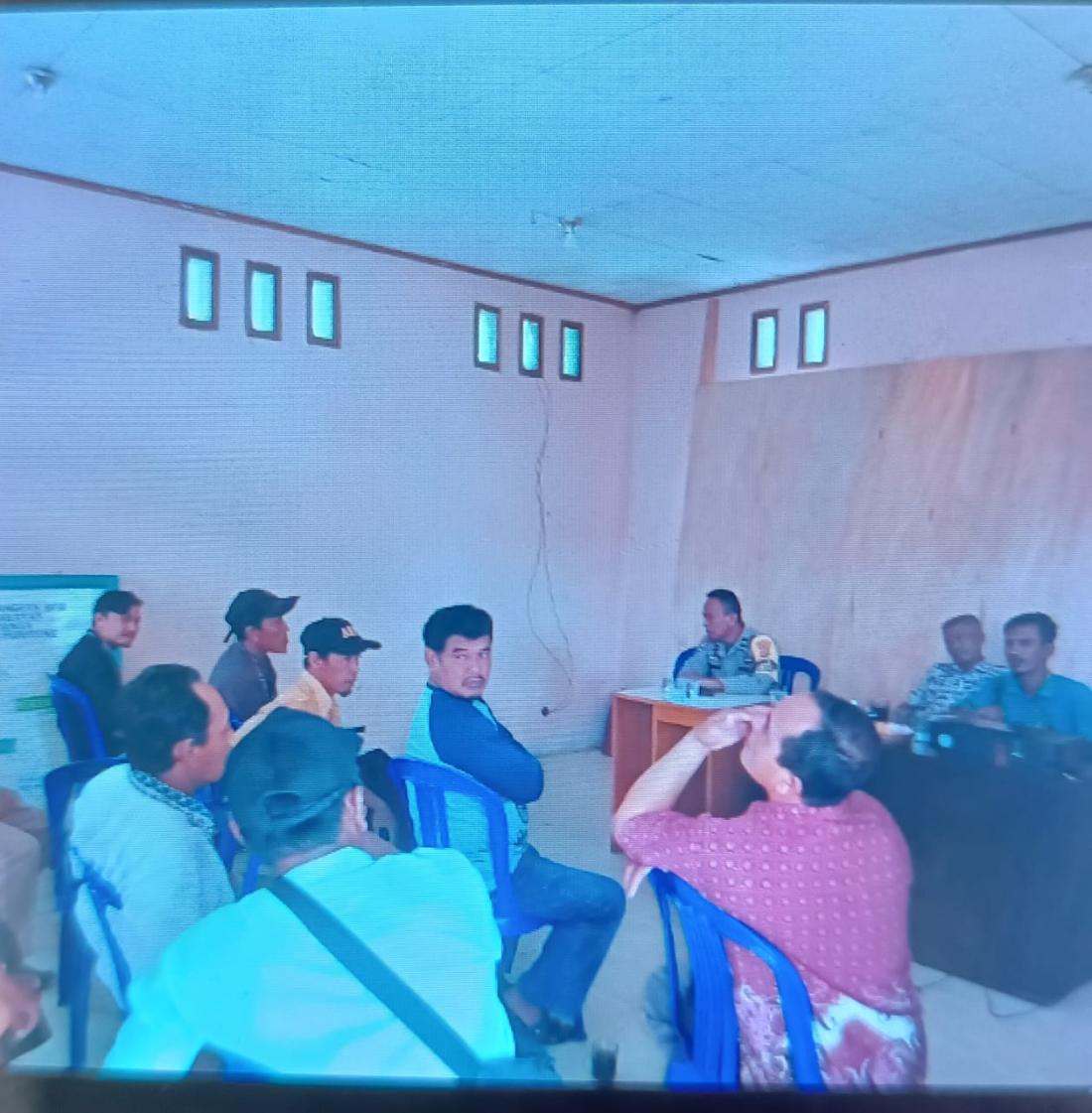 rapat-jaga-desa-guna-mengevaluasi-siskamling-desa-kotaraya-selatan