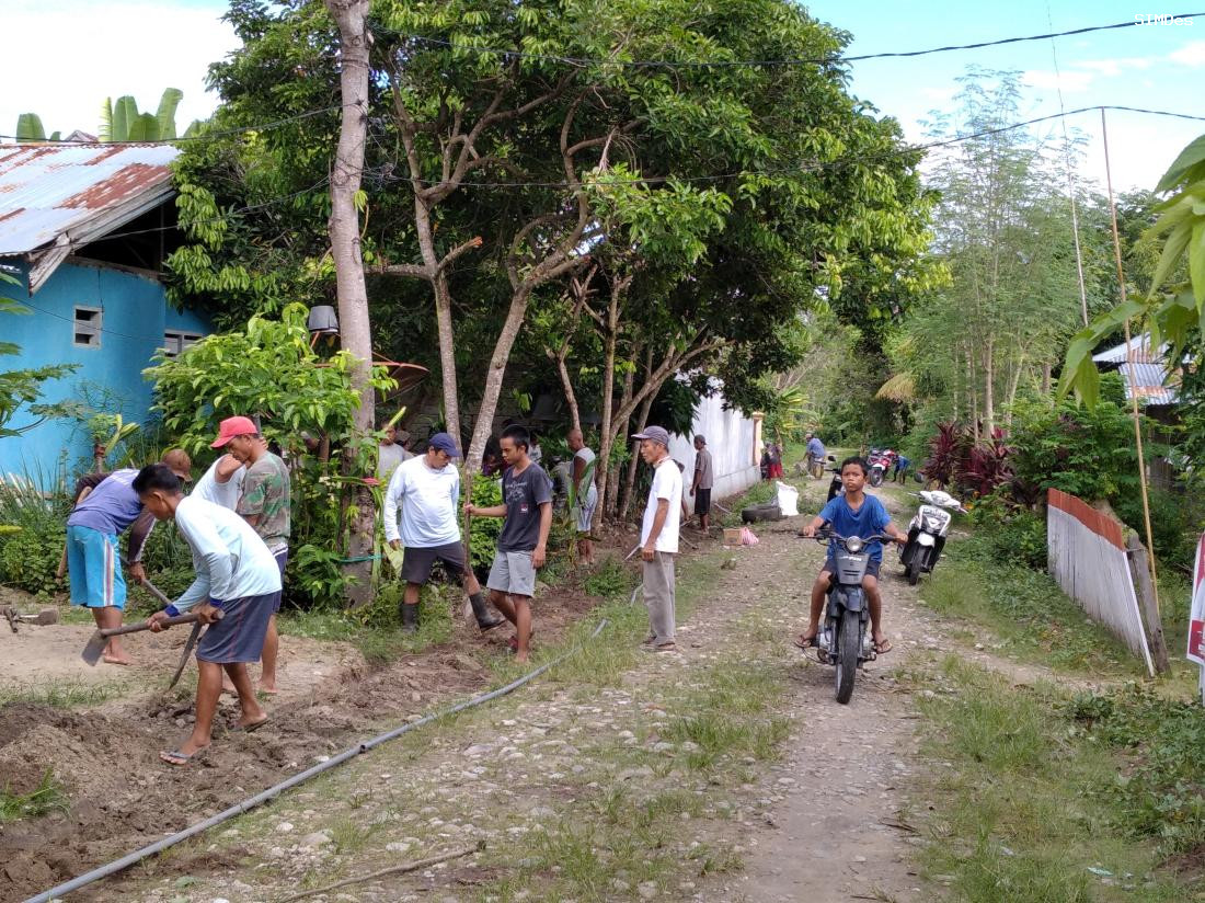 kerja-bakti-pemasangan-pipa-air-bersih